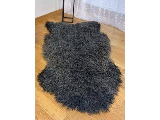 Luxurious sheepskins GOTLAND with beautiful curls