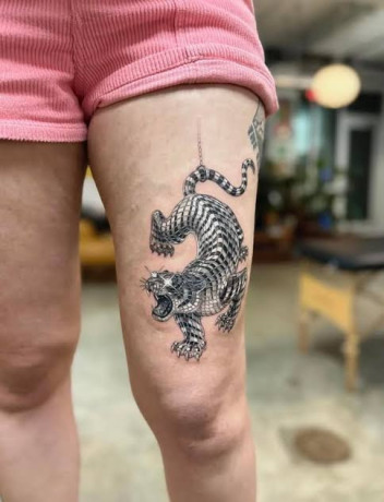 get-a-custom-tattoos-that-tell-your-story-big-2